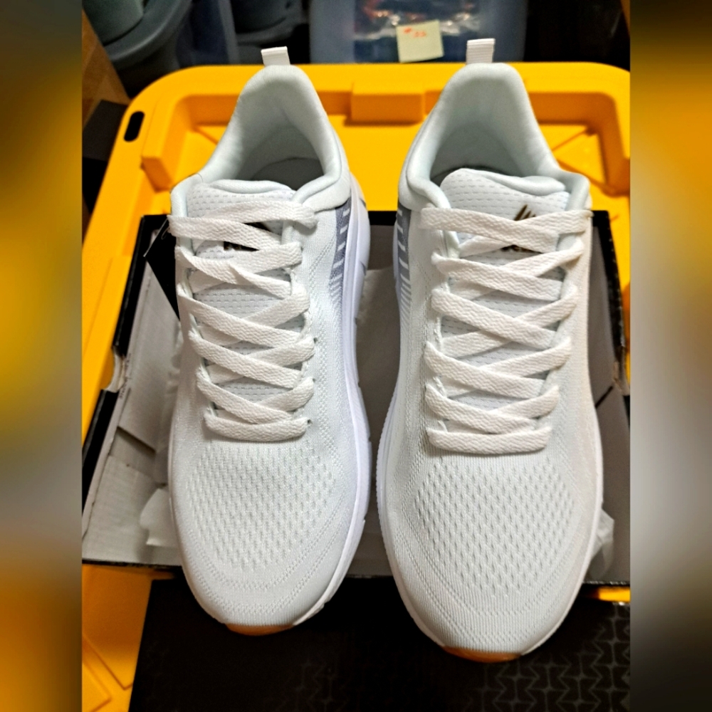 RBX comfortable SNEAKERS brand new WHITE Cushioned LACE UP nice 🤍 womens
